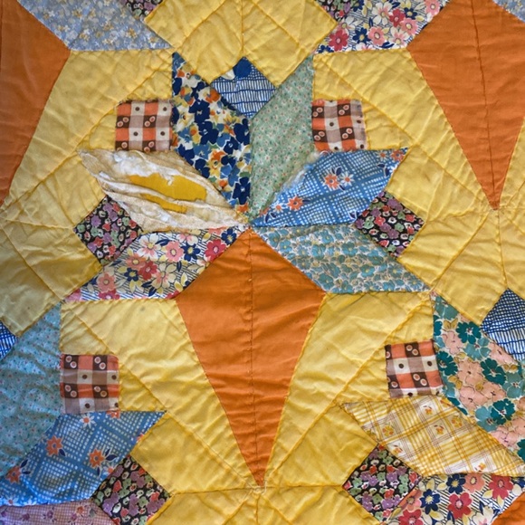 Vintage Handmade Brides Bouquet Quilt 88” X 73” - Picture 2 of 7